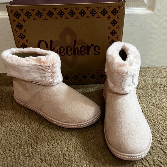 Skechers Shoes - Skechers/Meant To Be NWT Women's Blush Faux Fur Suede Ankle Boots size 7.5
